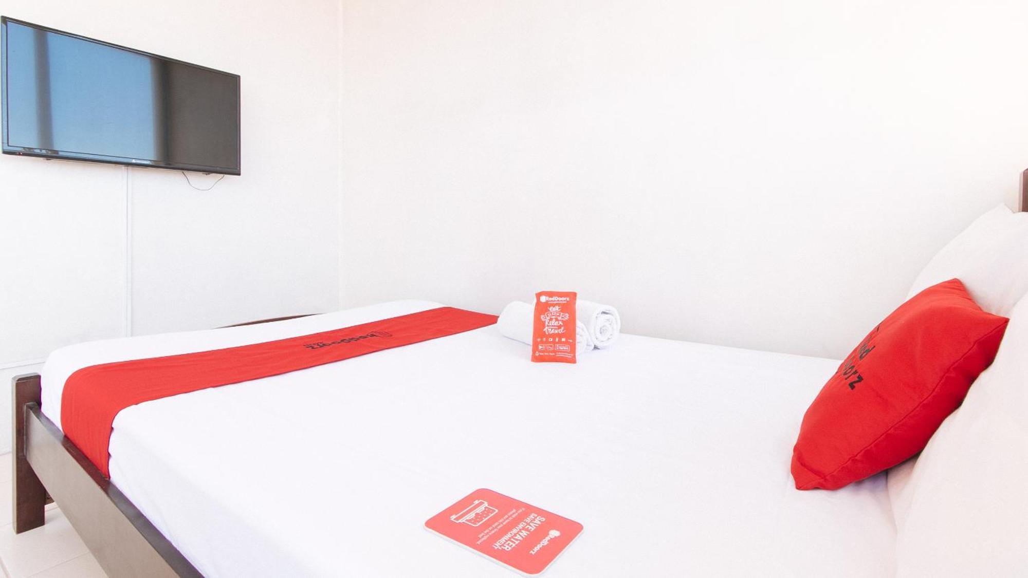 Reddoorz Plus @ E Rodriguez Corner Banawe 奎松市 外观 照片