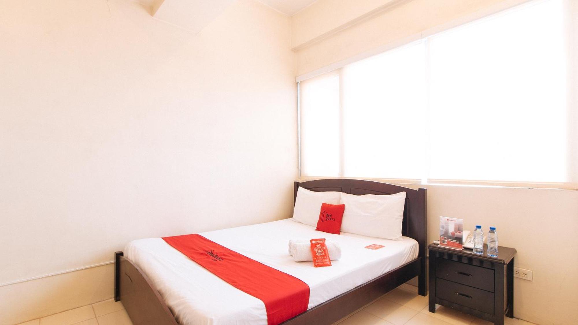 Reddoorz Plus @ E Rodriguez Corner Banawe 奎松市 外观 照片