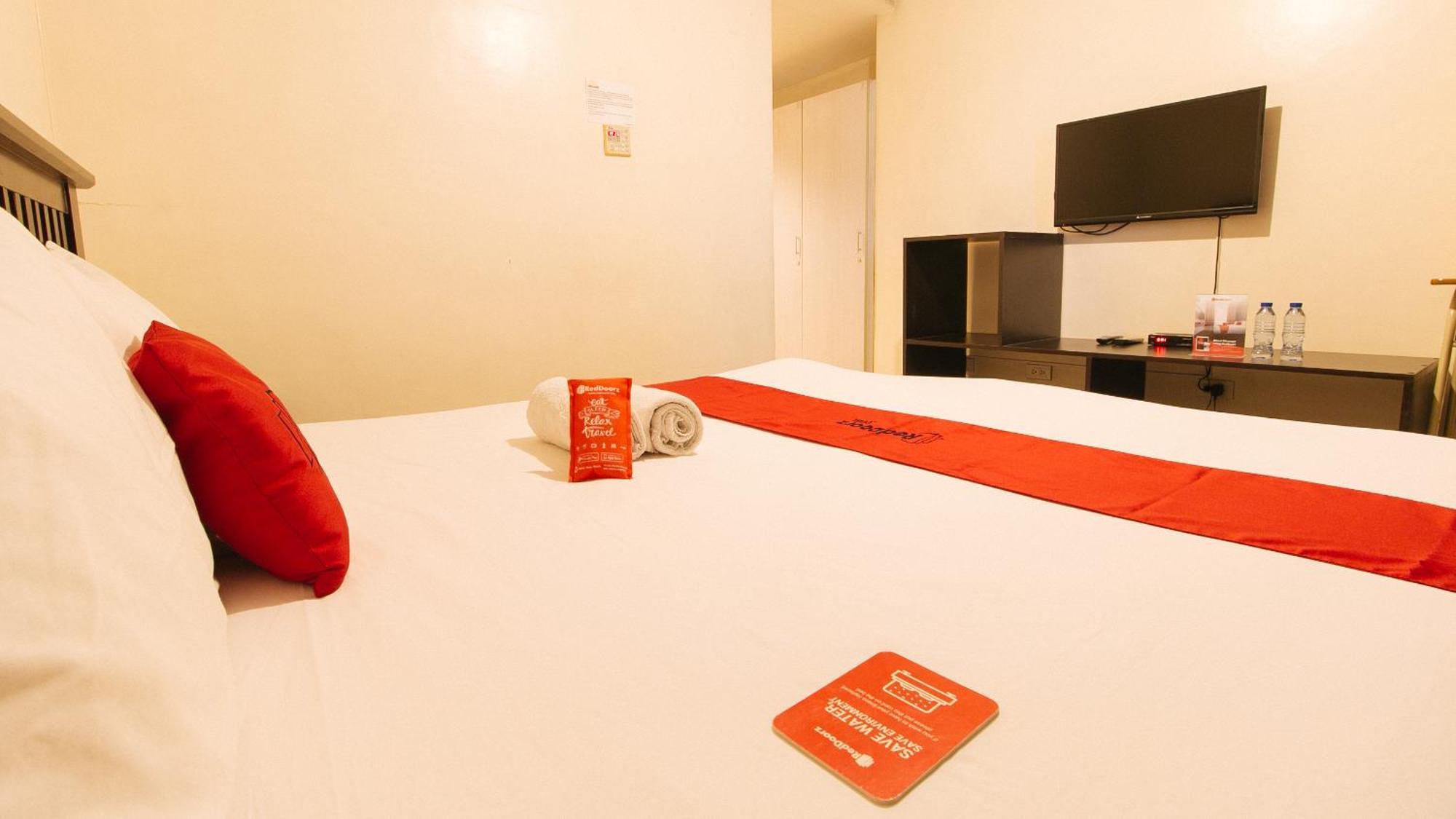 Reddoorz Plus @ E Rodriguez Corner Banawe 奎松市 外观 照片
