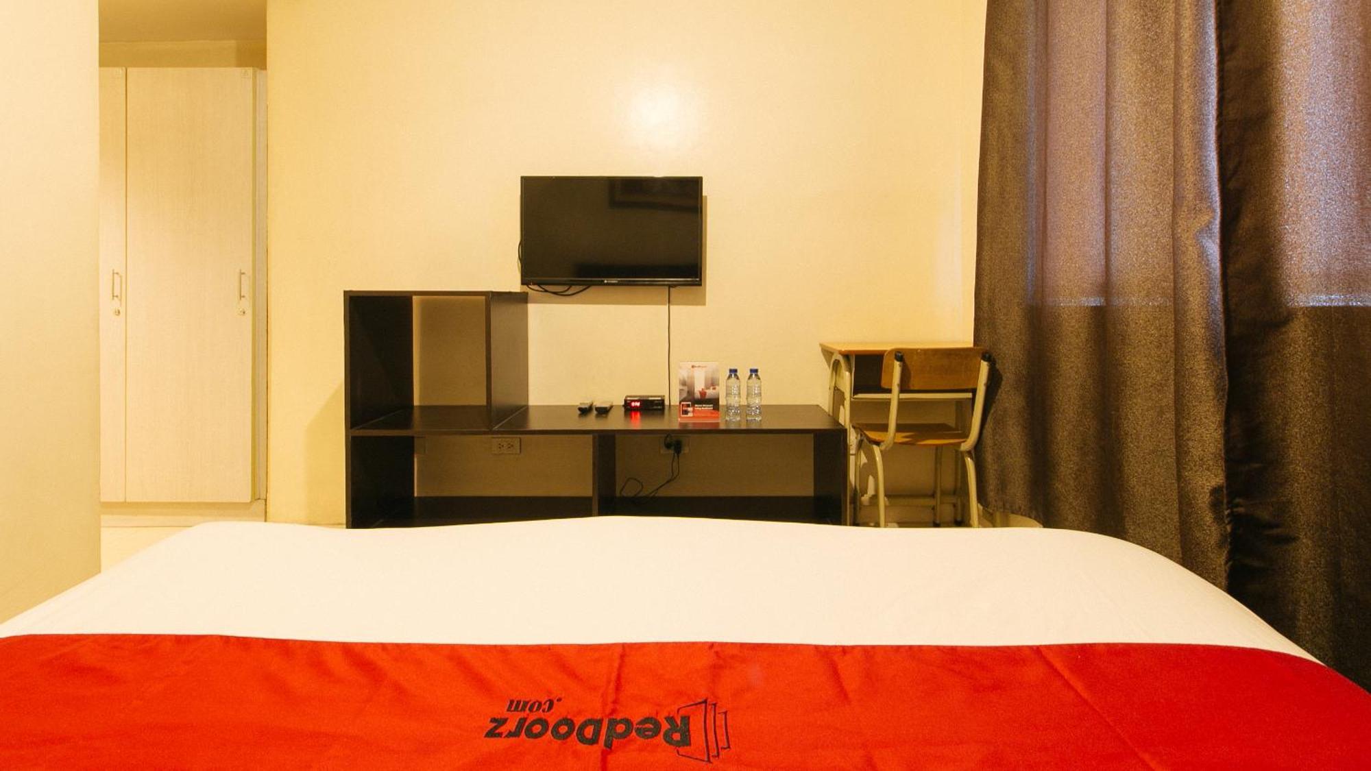 Reddoorz Plus @ E Rodriguez Corner Banawe 奎松市 外观 照片