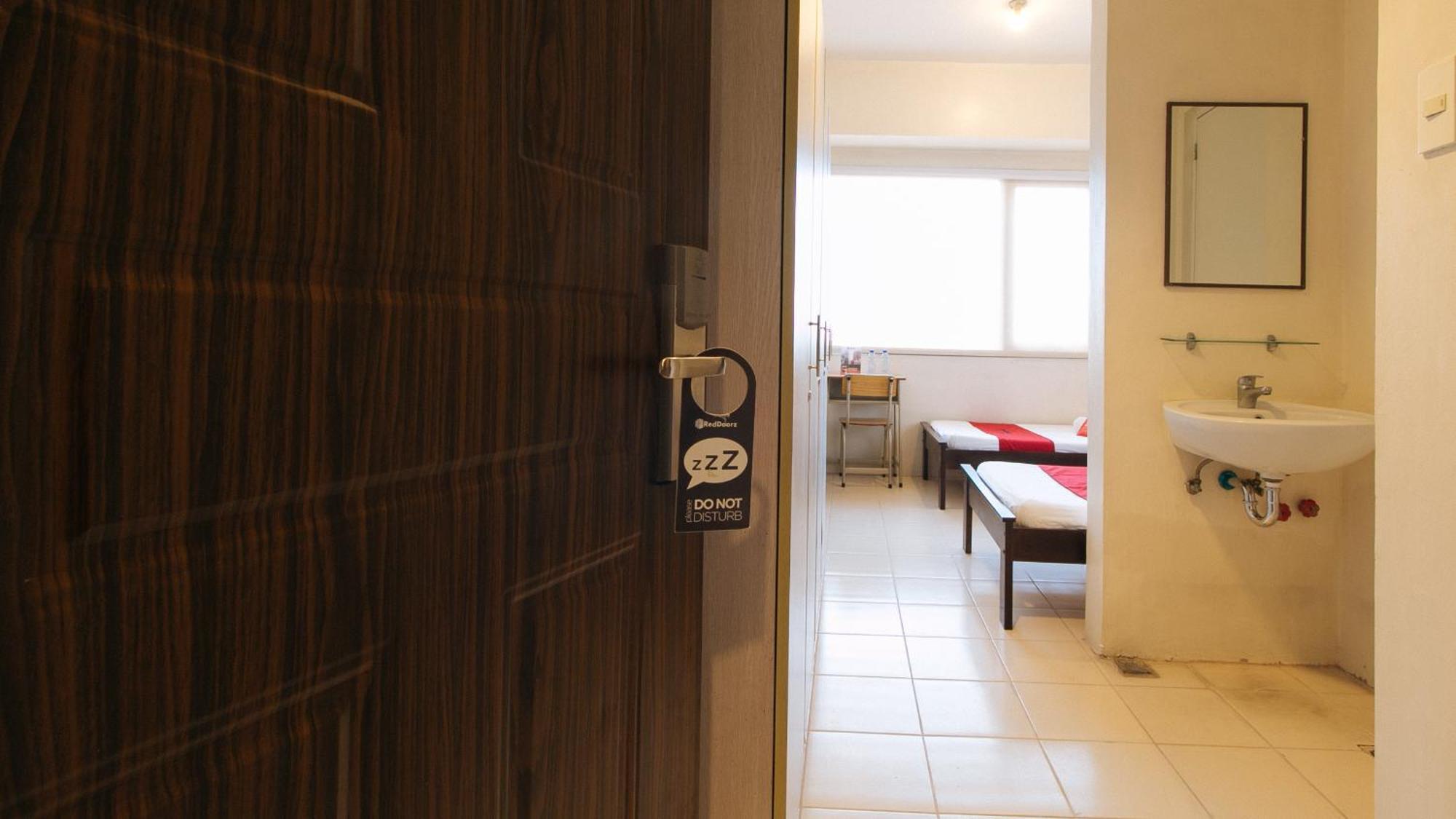 Reddoorz Plus @ E Rodriguez Corner Banawe 奎松市 外观 照片