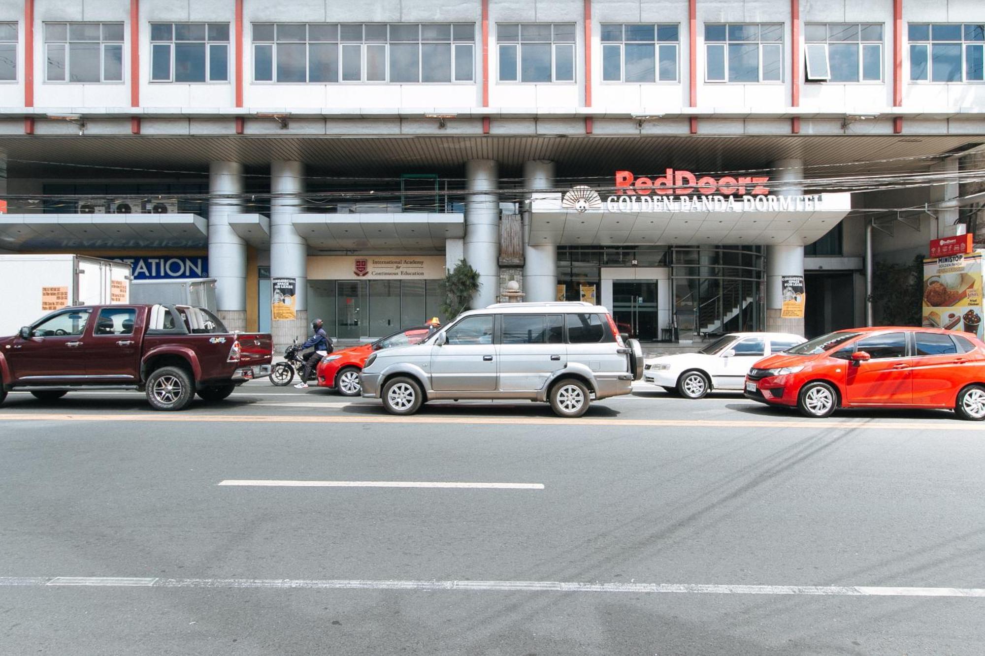 Reddoorz Plus @ E Rodriguez Corner Banawe 奎松市 外观 照片